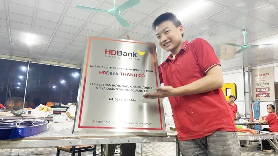 Biển inox ăn mòn